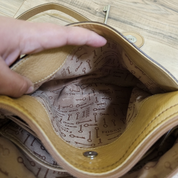 Vintage Fossil Crossbody - Picture 8 of 17